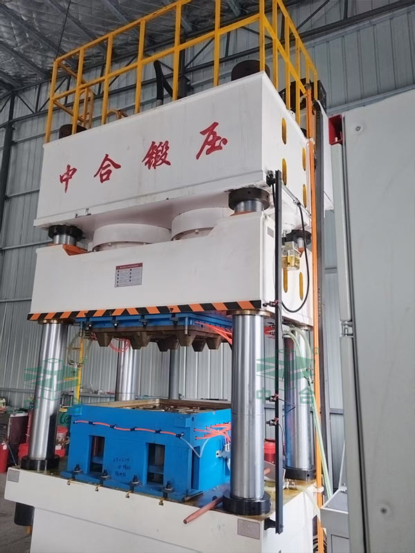 1600噸塑料托盤成型液壓機.jpg 1600噸塑料托盤成型液壓機.jpg