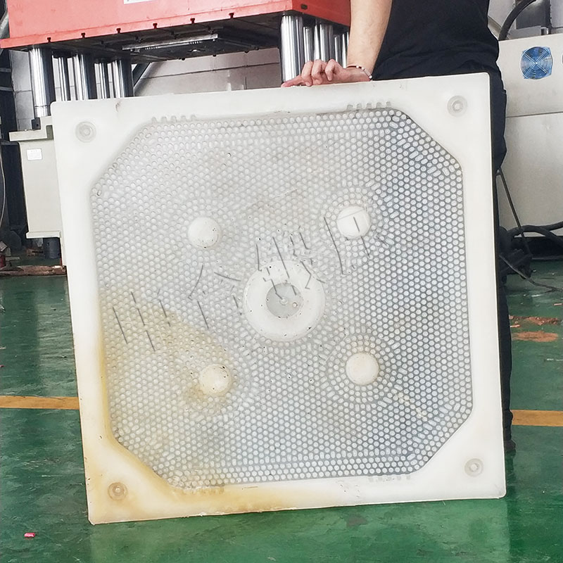 壓濾板/濾芯板生產流程工藝_1000噸四柱液壓機設備(圖1) 壓濾板/濾芯板生產流程工藝_1000噸四柱液壓機設備(圖1)