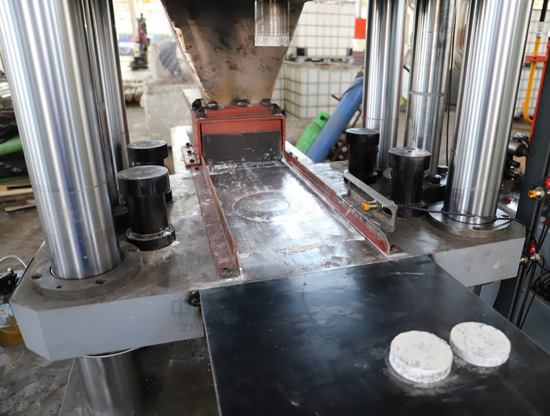 315噸陶瓷粉末成型液壓機 315噸陶瓷粉末成型液壓機