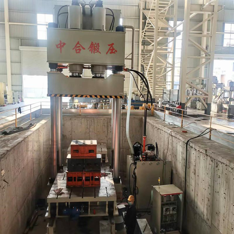 復合材料模壓成型設備_1500噸液壓機_雙移動工作臺(圖3) 復合材料模壓成型設備_1500噸液壓機_雙移動工作臺(圖3)