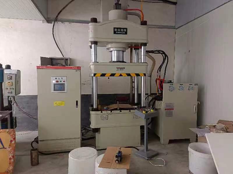 伺服液壓機_200噸四柱液壓機(圖1) 伺服液壓機_200噸四柱液壓機(圖1)