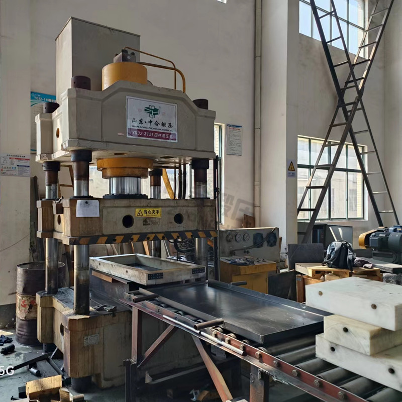 防輻射材料成型設(shè)備_315噸四柱液壓機(jī) 防輻射材料成型設(shè)備_315噸四柱液壓機(jī)