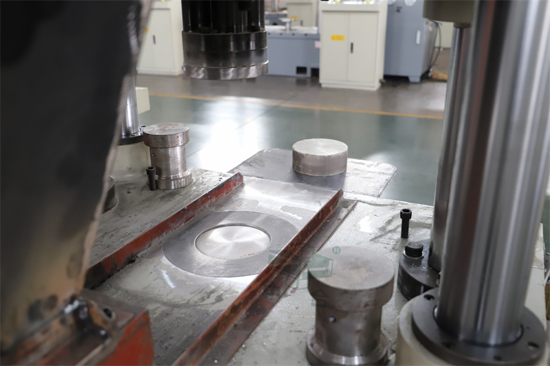 粉末成型設(shè)備_200噸四梁四柱液壓機_山東中合液壓機廠家定制(圖3) 粉末成型設(shè)備_200噸四梁四柱液壓機_山東中合液壓機廠家定制(圖3)