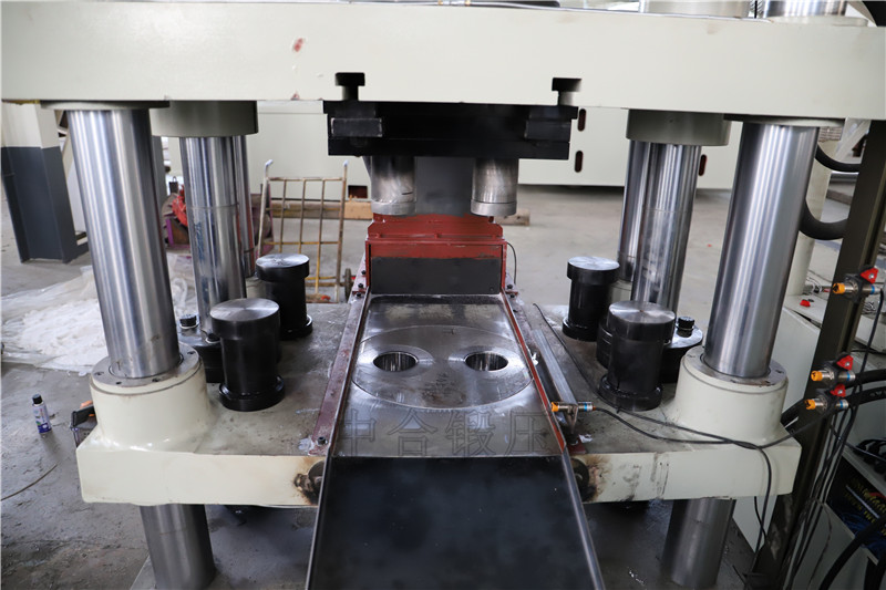 200噸四梁四柱液壓機 200噸四梁四柱液壓機