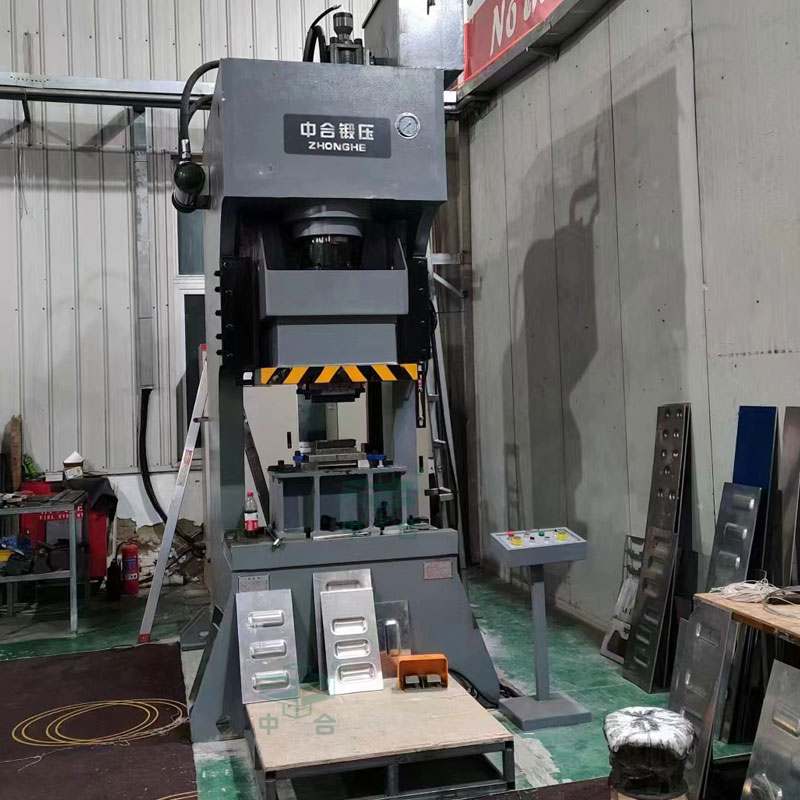 160噸液壓沖床沖厚板_汽車配件沖壓成型設備(圖1) 160噸液壓沖床沖厚板_汽車配件沖壓成型設備(圖1)