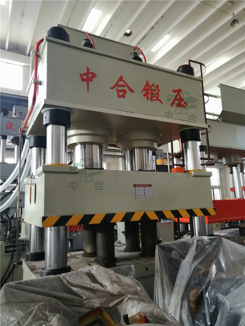 1000噸石墨烯薄膜熱壓設備-1000t四柱油壓機(圖1) 1000噸石墨烯薄膜熱壓設備-1000t四柱油壓機(圖1)