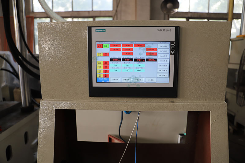 200噸液壓式打壓試驗機-四柱兩梁液壓機(圖4) 200噸液壓式打壓試驗機-四柱兩梁液壓機(圖4)