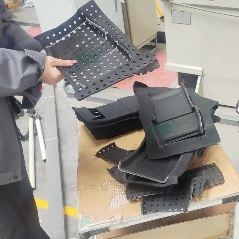 熱壓汽車內飾件成型液壓機-315噸四柱液壓機 熱壓汽車內飾件成型液壓機-315噸四柱液壓機