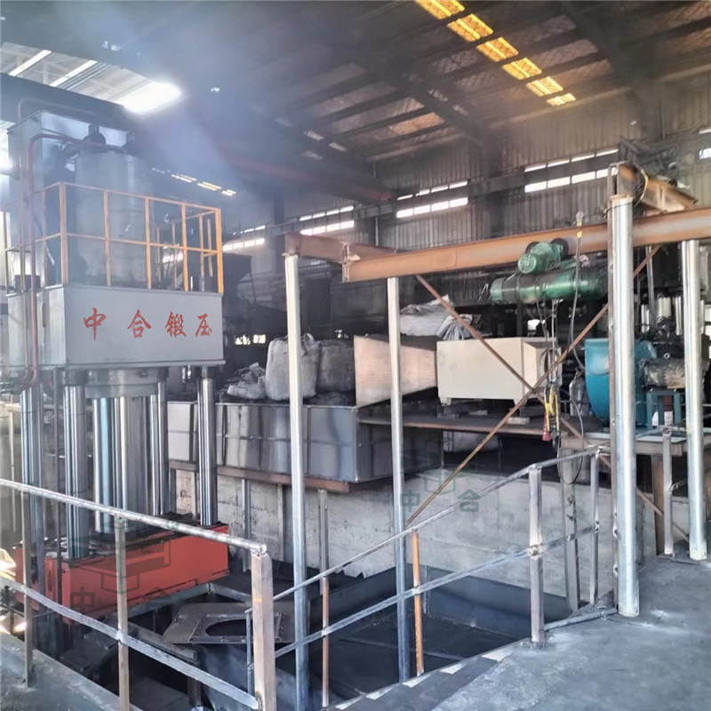 石墨坩堝液壓機(jī)_2000噸碳素粉末成型油壓機(jī)(圖3) 石墨坩堝液壓機(jī)_2000噸碳素粉末成型油壓機(jī)(圖3)