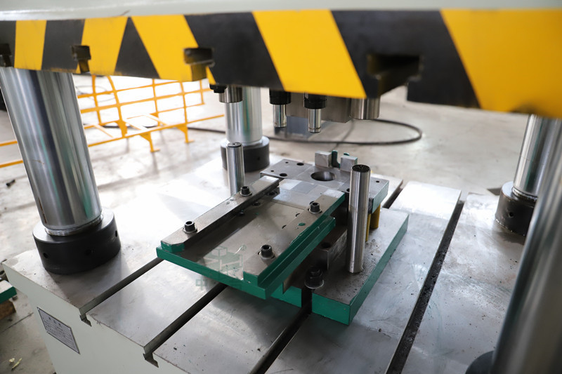 400噸錨桿托盤液壓機-礦用錨桿托盤生產線(圖4) 400噸錨桿托盤液壓機-礦用錨桿托盤生產線(圖4)