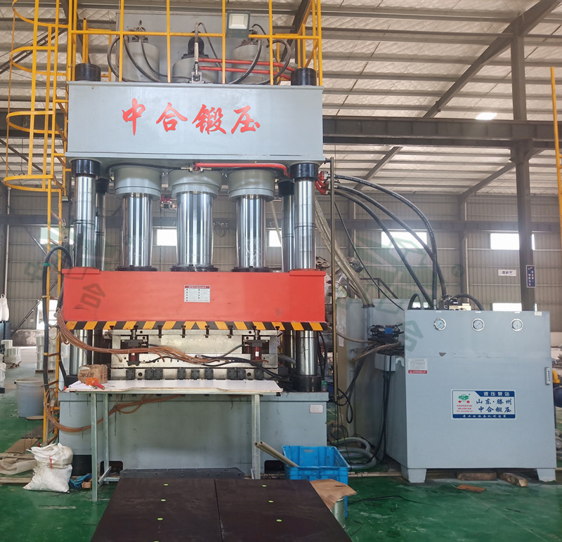 800噸三梁四柱液壓機 800噸三梁四柱液壓機