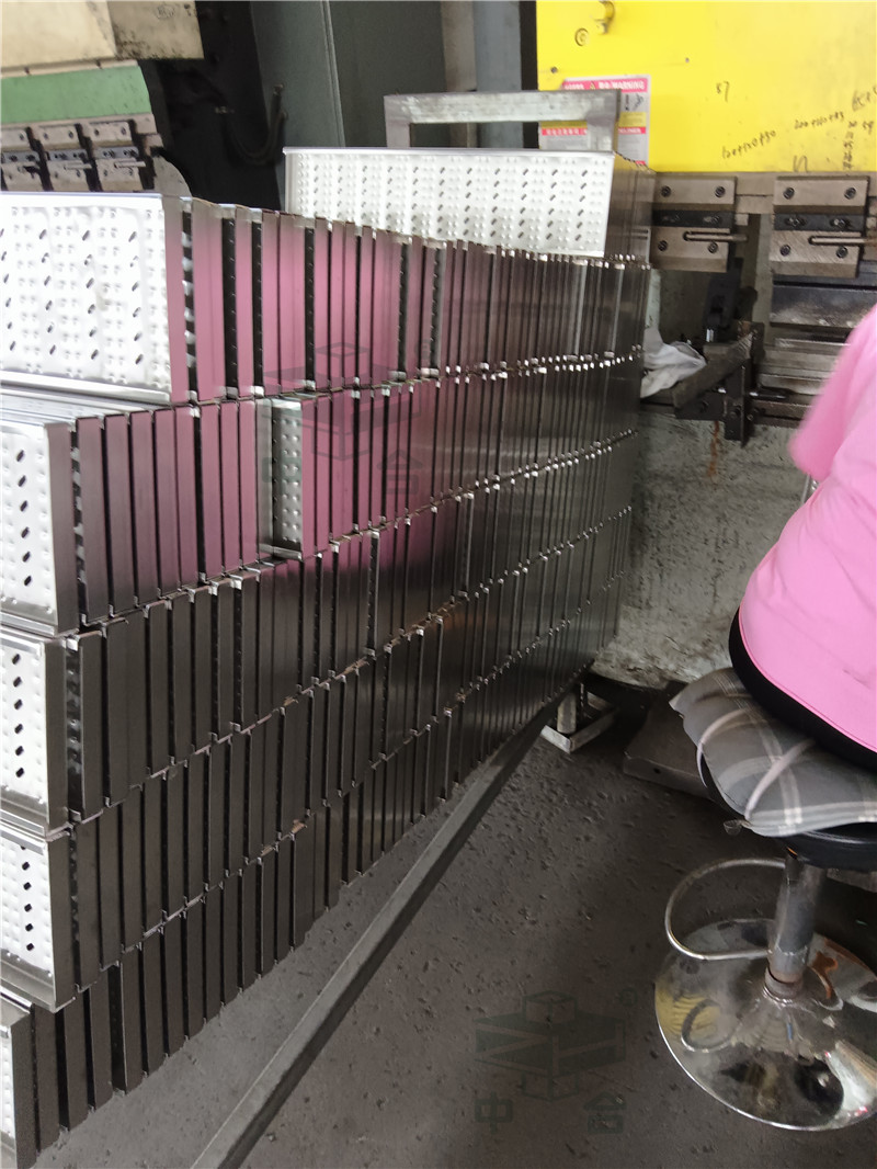 630噸地溝蓋板成型液壓機-不銹鋼地溝蓋板生產線(圖6) 630噸地溝蓋板成型液壓機-不銹鋼地溝蓋板生產線(圖6)