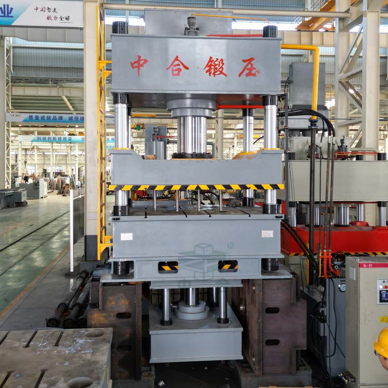 630噸三梁四柱液壓機 630噸三梁四柱液壓機