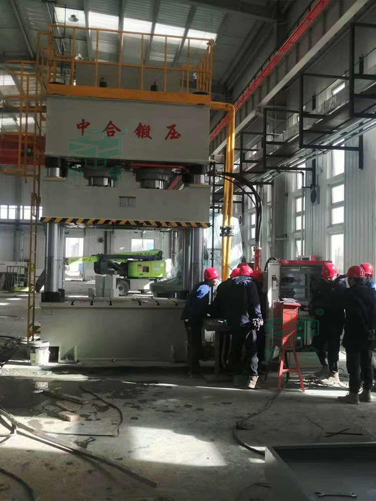 1000噸復合材料成型液壓機現場調試 1000噸復合材料成型液壓機現場調試