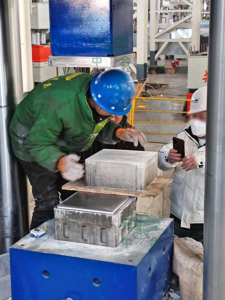 莫來石匣缽試壓成型 莫來石匣缽試壓成型